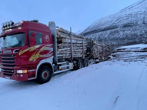 Da tar vi påskeferie Vært en fantastisk vinter for våres del, med lite sny å mye levering til små å store kunder. Guttan e flink å stå på ønsker små å store kunder å samarbeidspartnere ei riktig god påske